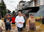 Benyamin Temui Warga Terdampak Banjir di Pondok Maharta Tangsel