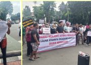 Gelar Aksi Demo, Pedagang Pasar Burung Barito Tolak Relokasi
