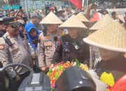 Hari Tani Nasional, Polisi Potong Tumpeng Bersama Massa Aksi