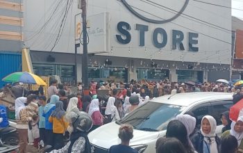 Gelar Baksos, Putra Siregar Bagikan Ribuan Paket Sembako 