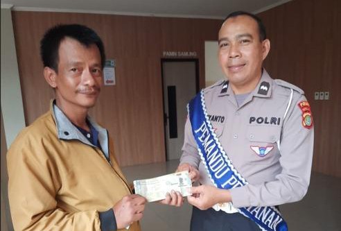 Samsat Cikokol Beri Kemudahan, Warga Puji Pelayanan yang Baik