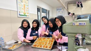 Pupuk Kujang Gandeng Bogasari Tingkatkan Keterampilan Tata Boga Warga Cikampek