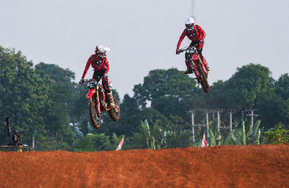 Diva Ismayana Kunci P2, Hilman Maksum Konsisten di P4, Rider Malaysia Kagum dengan Performa Ducati Desmo450 MX
