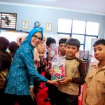 Peringati Hari Anak Nasional, DWP Tangsel Bagikan Ratusan Paket Alat Tulis dan Edukasi Siswa Cegah Bullying