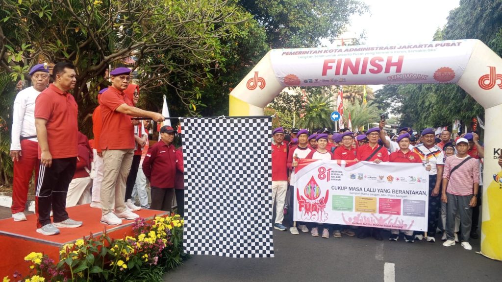 Gelar Jalan Sehat Bersama IARMI, Walikota Jakarta Pusat Ajak Warga Memulai Pilah Sampah