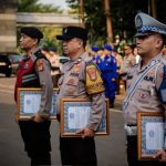 Kapolda Metro Jaya Berikan Penghargaan kepada Tiga Anggota yang Berdedikasi Bantu Masyarakat